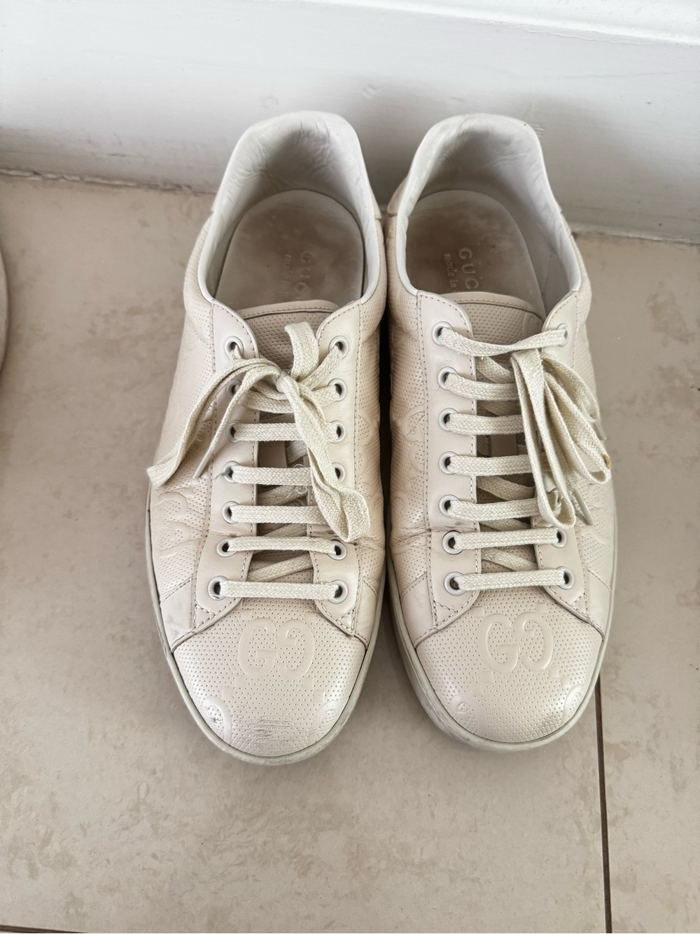 Gucci Cream Leather Low-Top Sneakers - Picture 3 of 3